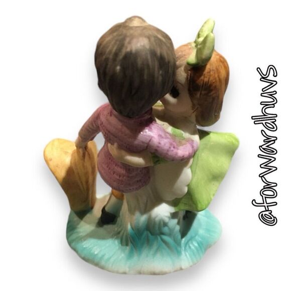 Vintage Lefton Porcelain Figurine - Girl Kissing Surprised Boy - Picture 4 of 9
